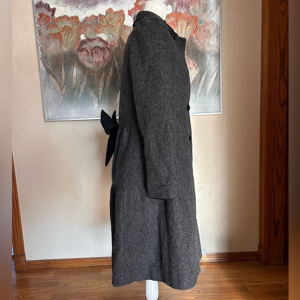 Rothschild Vintage 1990s Gray Wool Coat with Black Velvet Bow Accent - Picture 5 of 12